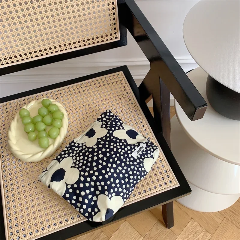 Korean Floral Makeup Storage Bag Cosmetic Organizer Travel Toiletry Bags Women Purse Zipper Pouch: MULTI