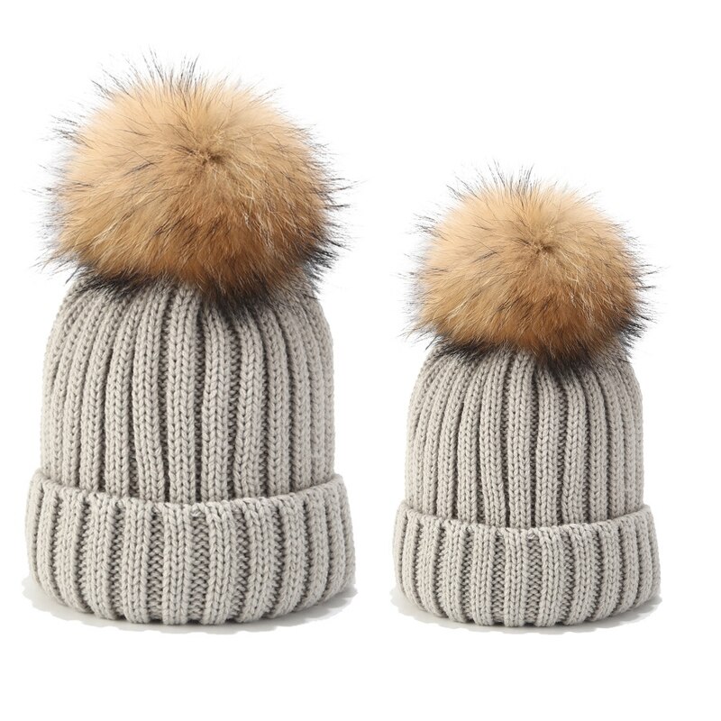 2 stuks gebreide mutsenset voor ouder en kind, wintermuts met pompon en doodshoofd: Lichtgrijs