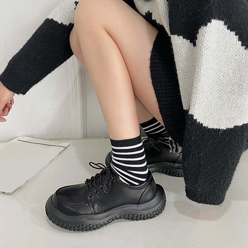 Zapatos planos de estilo Vintage para mujer, mocasines Oxford informales con plataforma y cordones, a la , para primavera y verano, color negro y marrón,