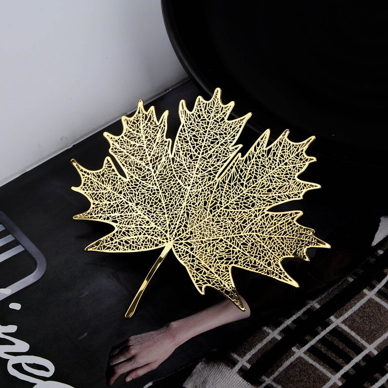 1 Pcs Hollow Metalen Bladwijzer Chinese Stijl Gouden Maple Leaf Boeken Marker Van Pagina Student Briefpapier Leraar