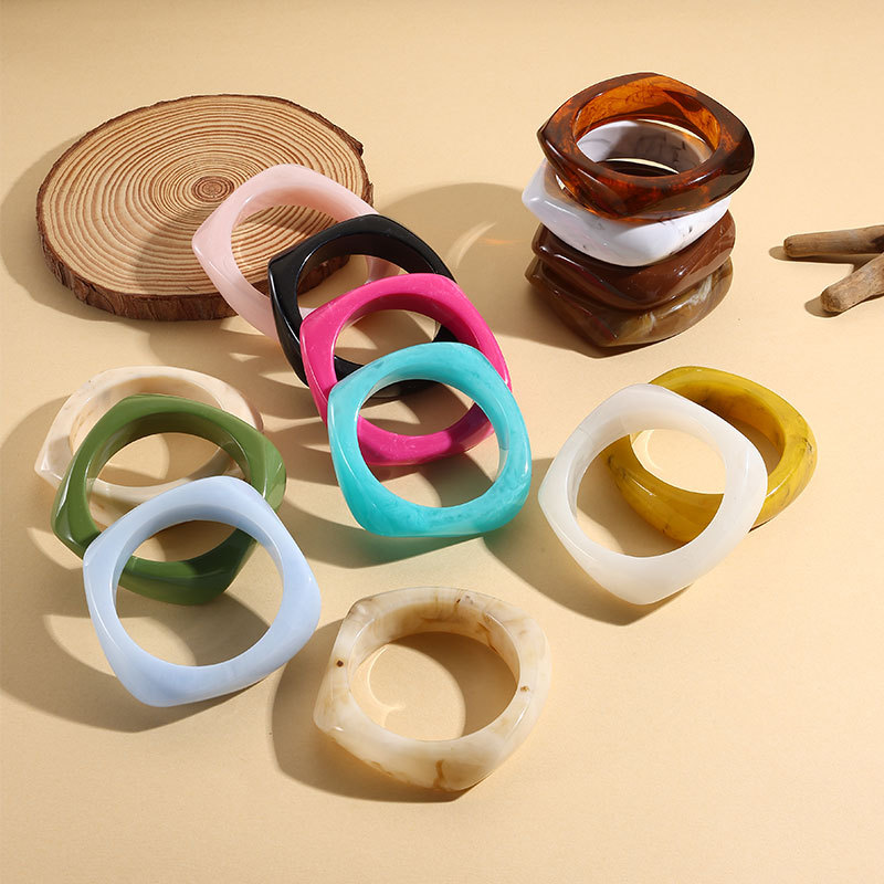 Geometrische acryl manchetarmbanden, armbanden voor dames, brede eenvoudige harsarmbanden, sieraden