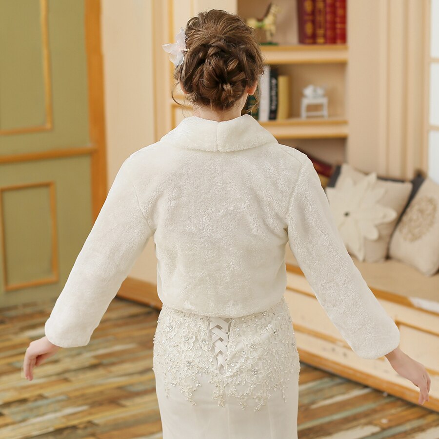 Jiayigong Goedkope Ivoor Wedding Warme Jas Lange Mouwen Bruids Bolero Wrap Faux Fur Vrouwen Jas