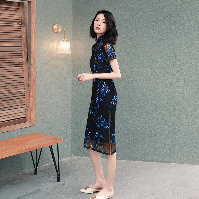 Zomermeisje blauw geborduurd modern cheongsam kant sexy midi-jurk mooie lange qipao chinese kleding avondfeestjurk