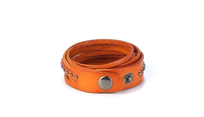 Pulseira de couro punk, bracelete vintage com rebite preto rock para mulheres e homens, pulseira com botão de pressão e 2 rodas