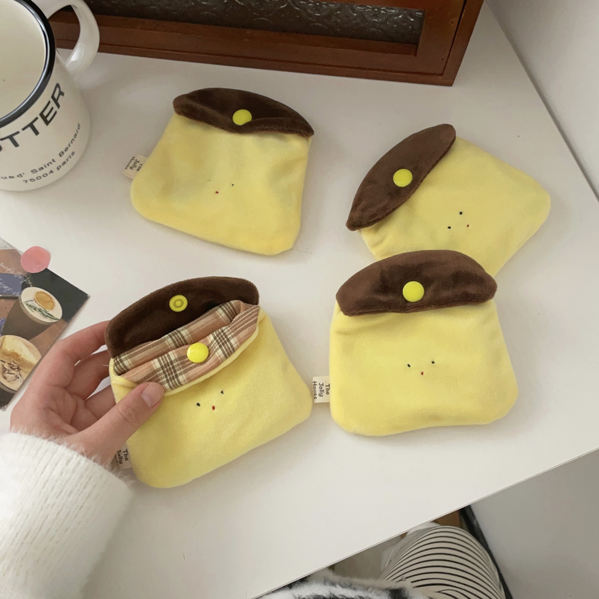 1PCS Mini Caramel Pudding Coin Purse Mini Earphone Bag Plush Cartoon Storage Bag Mini Wallet Girl