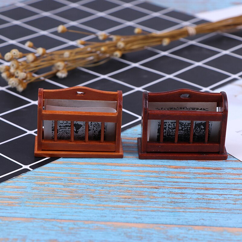 1Pc 1/12 skala domek dla lalek miniaturowa drewniana półka na książki śliczne mini akcesoria gazeta stojak zabawki lalki dom akcesoria
