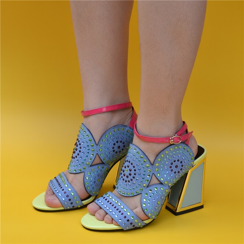 Strass bling bling højhælede sandaler krystal kvinder bryllupssandaler chunky hæl sommersko ankelbælte gladiator sko: Blå / 43