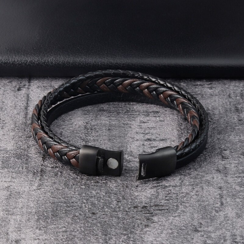 Flerlagers läder berlock armband män rostfritt stål maginetisk lås armring punk casual flätat armband manliga smycken