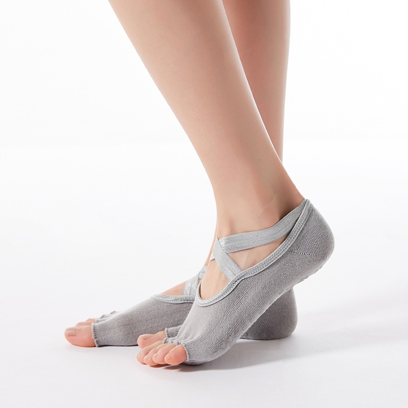 Kvinders fem tæer besætning ankel tå sokker åndbare anti-skrid yoga strømper hurtigtørrende pilates ballet dace sokker: Lysegrå