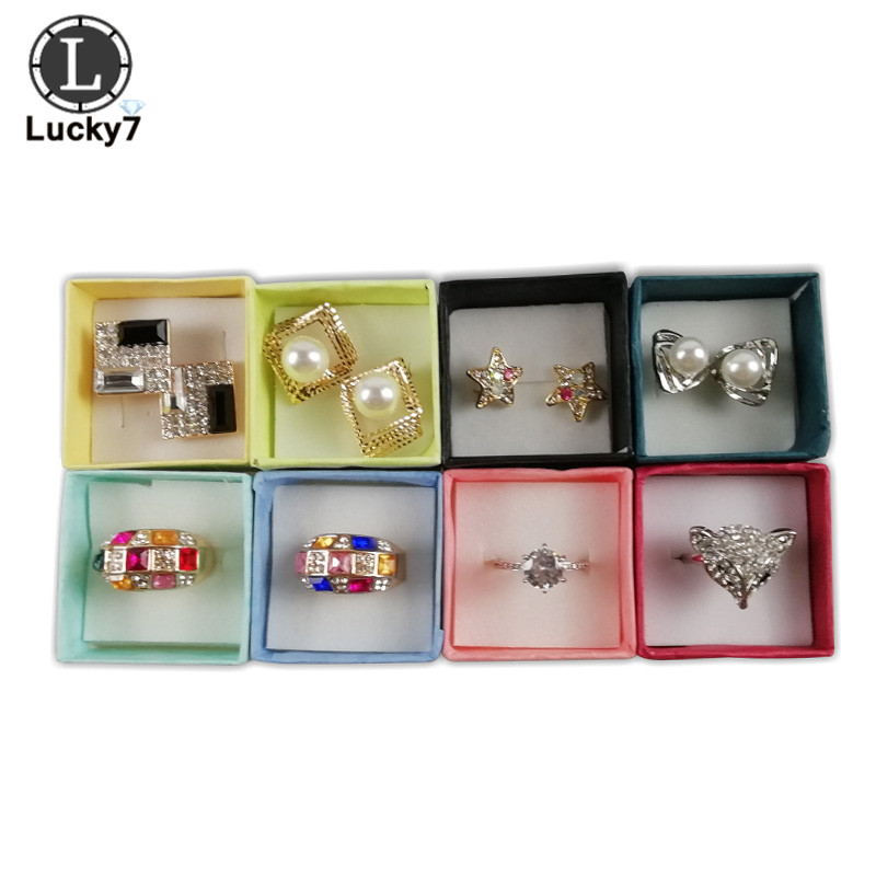 24 stücke sortiert Schmuck Boxen für Schmuck Anzeige 4*4*3cm Verschiedene Farben Ring Kasten Kleine Boxen