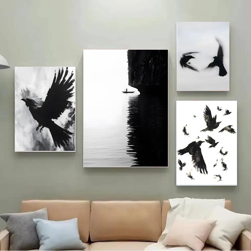 Zelfklevende poster met schilderij en prints voor slaapkamer en woonkamer, minimalistische zwart-wit berglandschap met bomen en kraaien.