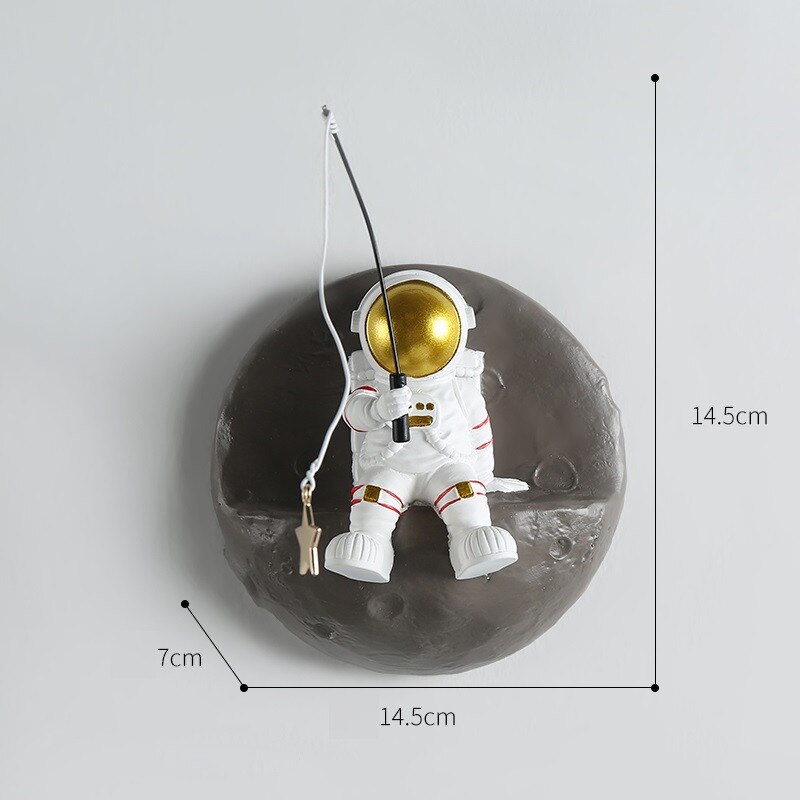 WU CHEN LONG Astronaut Art Sculpture Spaceman Wall Hanging Statue Resin Craft Home Decor Children Room Interior Showpiece R5700: D