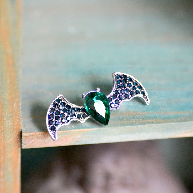 KingDeng Brooches for Women Unisex Brooch Bat Personality Glass Pins Green Zinc Alloy Vintage Men Jewelry Temperament