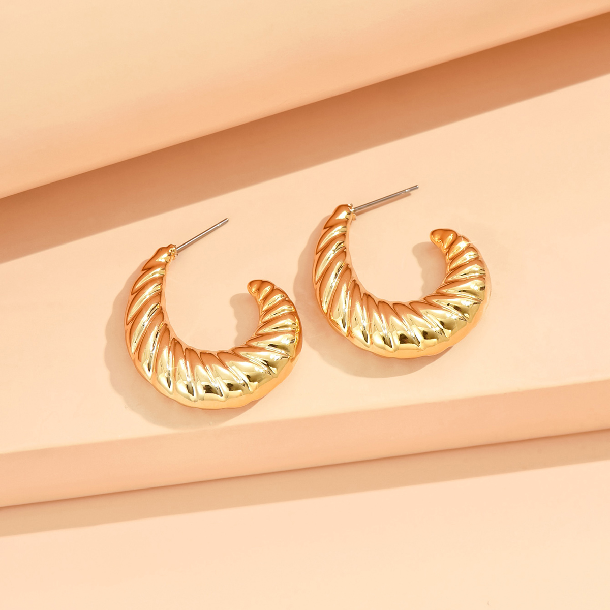 Pendientes geométricos irregulares de Color metálico para mujer, aretes con personalidad de estilo minimalista, de joyería 2024: Pistola negra plateada