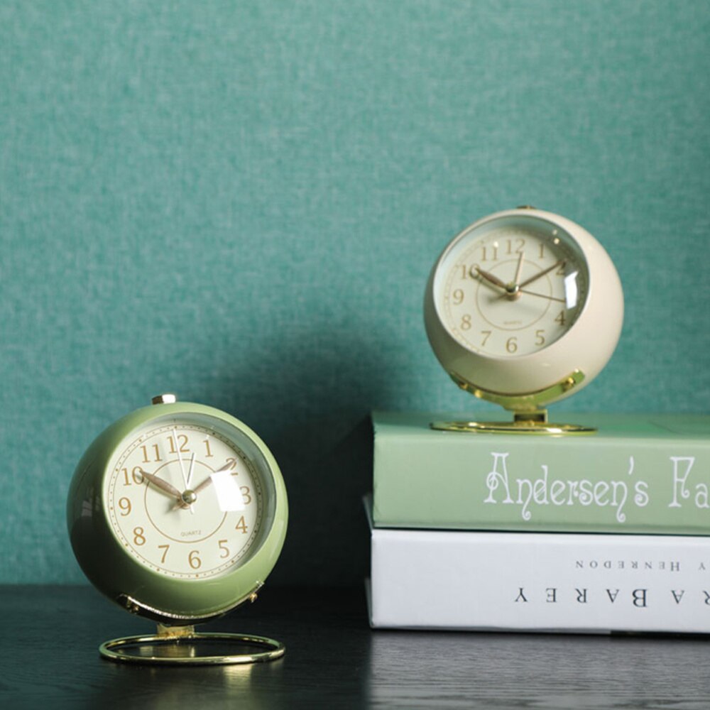 Metal Alarm Clock Round Alarm Clock Desktop Alarm Clock Bedside Alarm Clock (Beige Shipment without Battery)