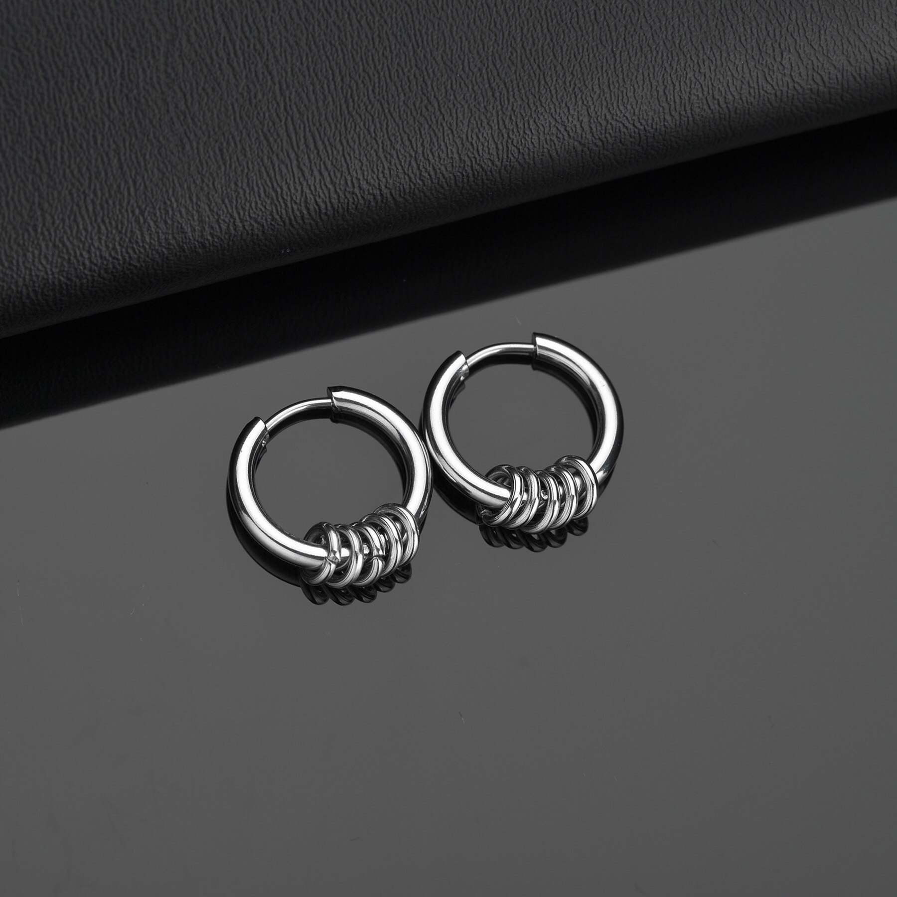 Pendientes de aro de acero inoxidable para hombres y mujeres, círculo pequeño, Bola de Metal, hebilla de oreja antialérgica, joyería Rock Hip Hop, 1 par: YELLOW / Color amarillo dorado claro