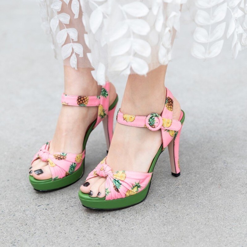 Kvinders peep toe pink ananas frugt printede sandaler sommer mærkelige højhælede slingback sko pumps ankel spænde sød  c403