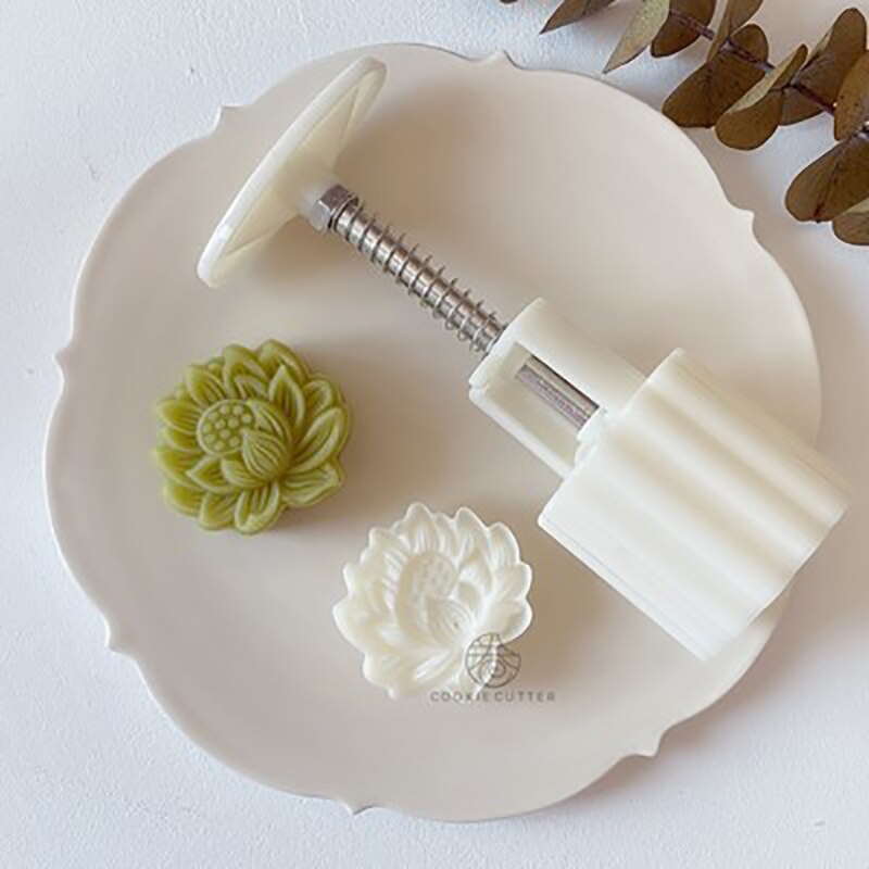 DIY 3D Mooncake Mould Set 50g Flowers Pattern Shape Moon Cake Mold Hand Press Plunger Cookie Molds for Mid-Autumn Festival: 50g G
