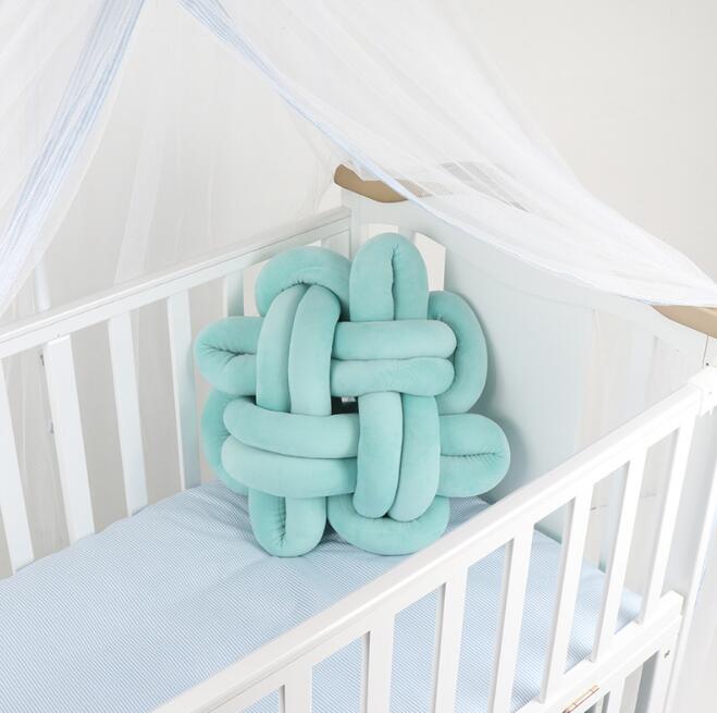 Almohada para abrazar recién nacido, cojín de cuna con nudo para bebé, parachoques tejido, almohada de protección para niños pequeños, decoración de la habitación: YYJ014E