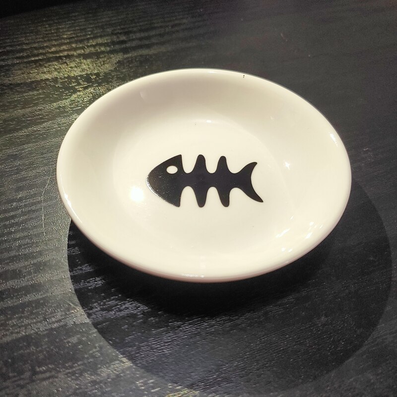 Cute Cat Small Saucer Shape Mini Plate Ceramics Cartoon Dish Snack Plate Chinchilla Squirrel Hedgehog Bowl: black fish