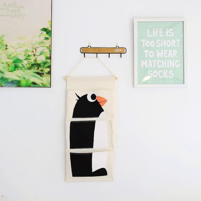 Sac de rangement suspendu à trois couches, sac suspendu mural pour recevoir un sac suspendu après la porte, sac en tissu: penguin
