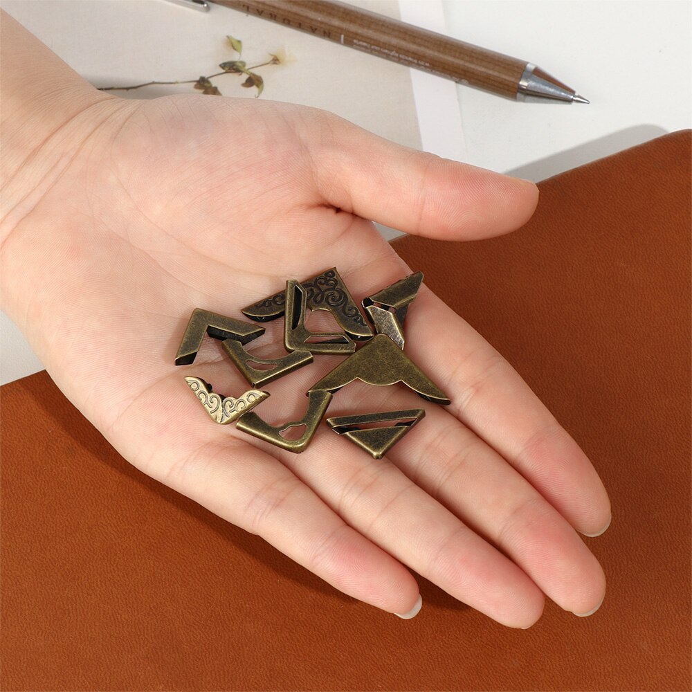 Esquinas de hierro de Metal Retro, Protector de esquina de libro, álbumes de fotos, cubierta de decoración de menú, manualidades DIY, accesorios de álbum de recortes, 4 piezas