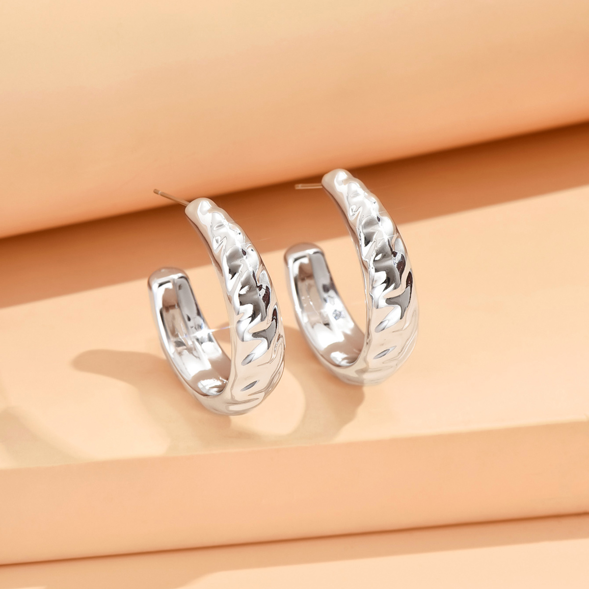 Pendientes geométricos irregulares de Color metálico para mujer, aretes con personalidad de estilo minimalista, de joyería 2024: Latón Plateado