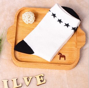 Korean version of spring and autumn women's socks black and white with stripes stars Harajuku style cotton socks tube socks: Beige