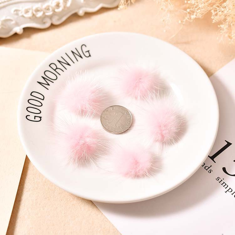 Pendientes de tuerca de bola de pompón de piel de visón suave para mujer, joyería de dulce coreana Furling, accesorios de para niñas: Rodio plateado