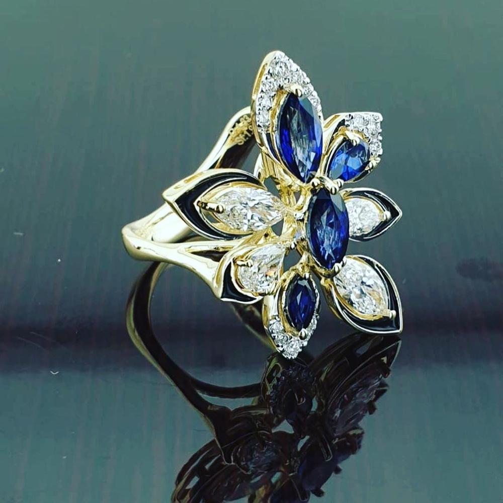 Huitan luksus guldfarve blomst bryllup kvinder ring udhulet dobbelt lag hvid & blå cubic zirconia ædle kvindelige ringe