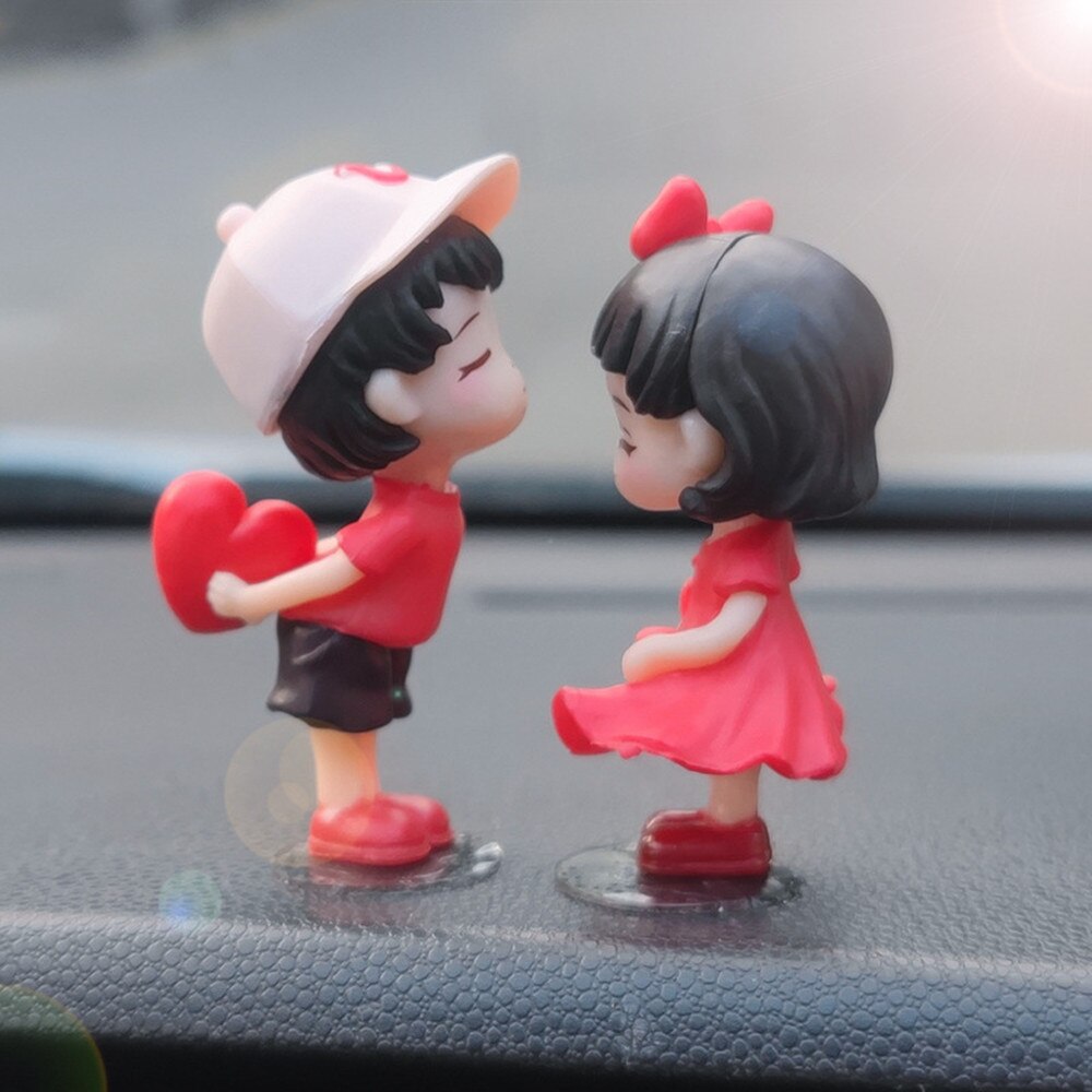 Ornements mignons de Couple pour voiture, décoration de voiture, Action de Couples de dessin animé mignon, décorations de tableau de bord de voiture de dessin animé, joli baiser C
