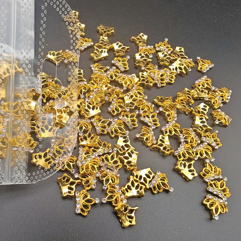 10 Uds. De dijes de corona de cristal de Metal para uñas, diamantes de imitación dorados y plateados brillantes, exquisitos dijes de corona de aleación 3D, decoraciones para manicura: Beige