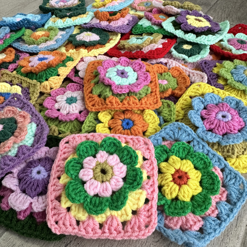 Kleurrijke handgemaakte gehaakte tafelonderlegger, doekje, kopjesonderzetter, koffieonderzetter, kerstbloemen placemat, bruiloft, keuken, 9,5 cm, 30 stuks