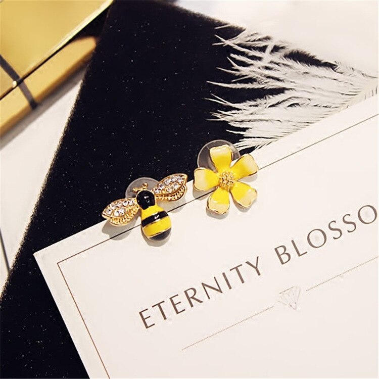 Needle With Bee Earrings Feminine Temperament Korean Personality Simple Versatile Short Hair Earrings Sweet Earrings