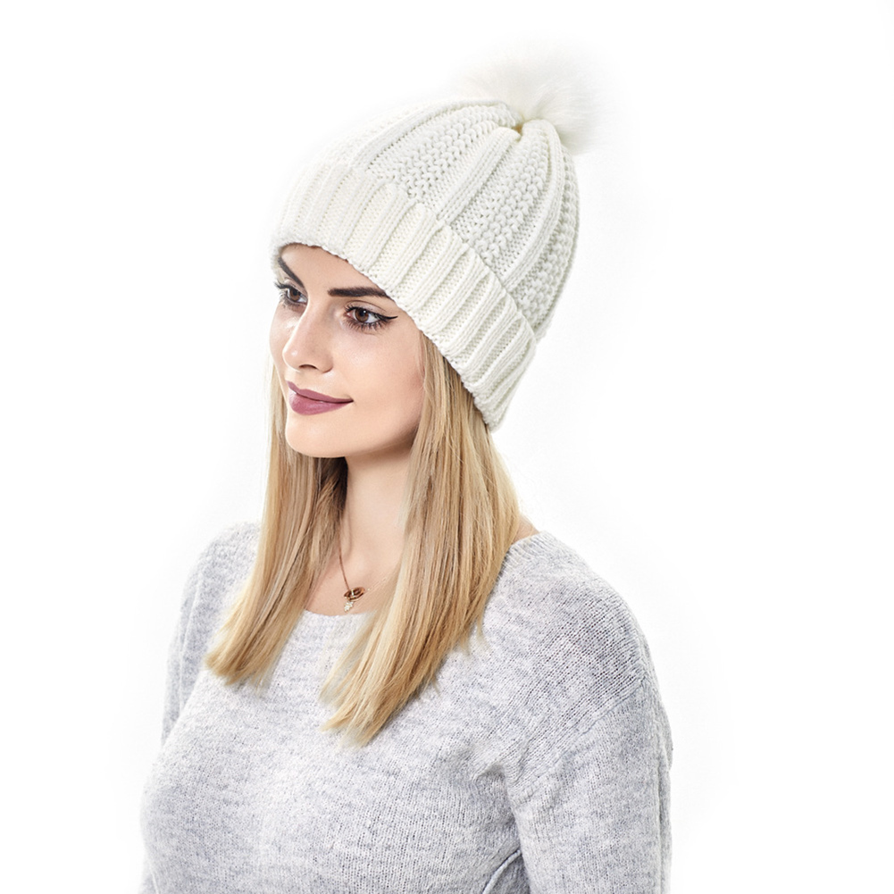 Gorros de satén con forro de seda para mujer, gorros de punto con pompón de piel sintética, para invierno