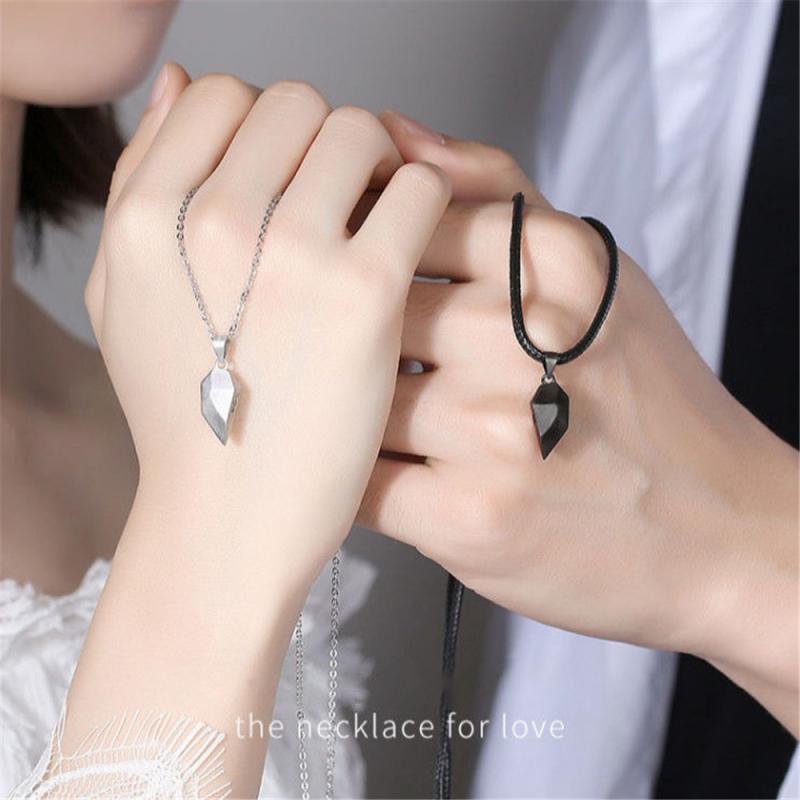Pendentifs à chaîne appariés pour Couples et amis colliers en pierre pour pendentifs en cuir épissage lettrage colliers à aimant: Default Title