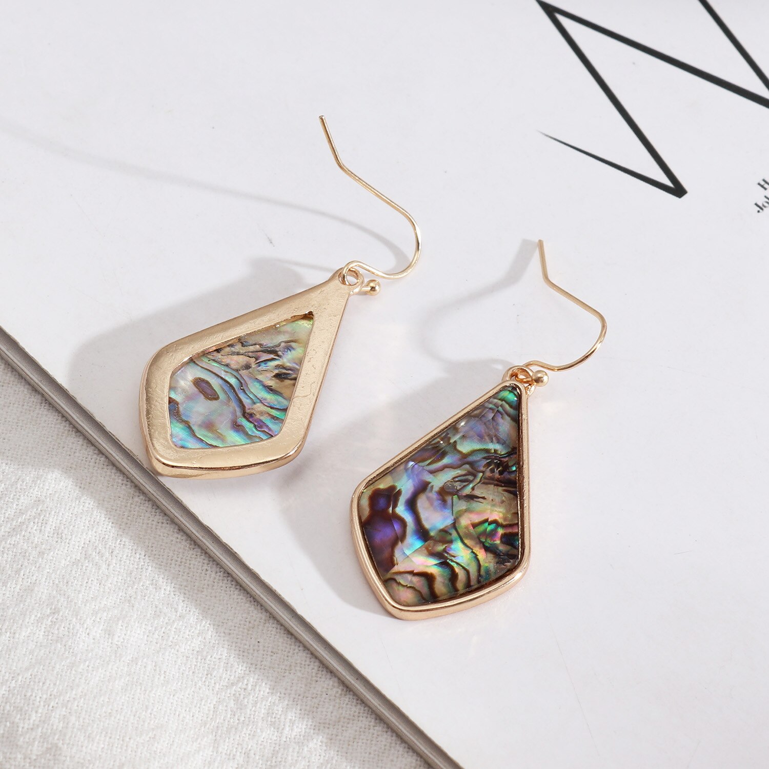 Moda acrílico abalone concha brincos rhinstone ouro cor balançando brincos pendientes marca jóias para mulher