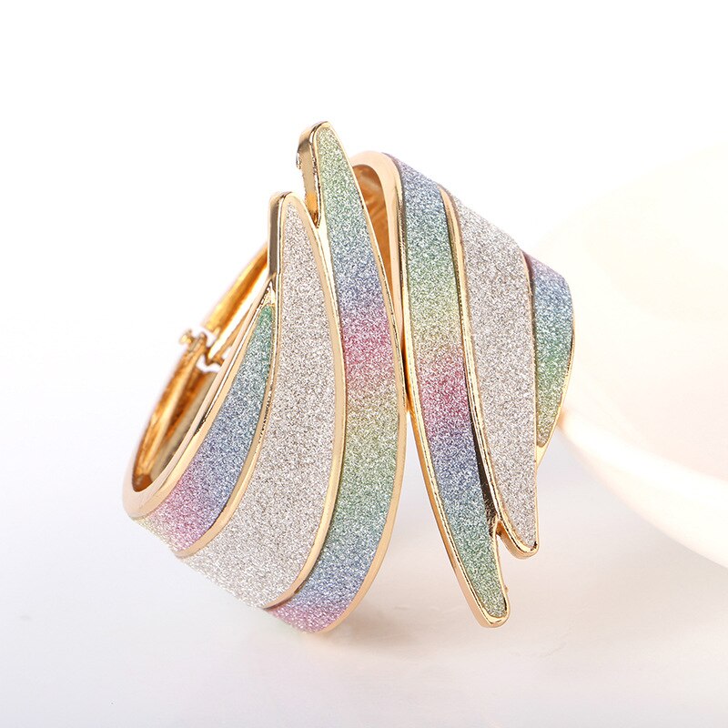 Armreif - Engels Federflügel Anhänger - Trendy Metallschmuck für Damen: Mischfarbe