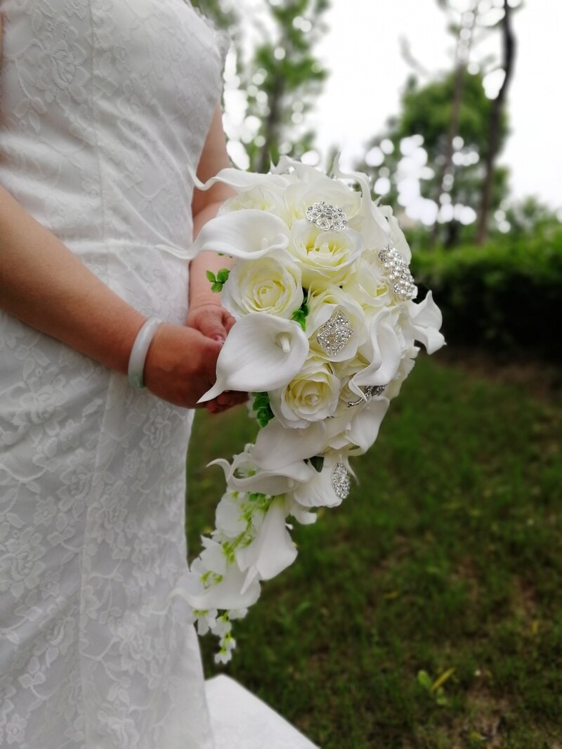 Cascading Wedding Flowers Bride Bouquet White Roses Artificial Pearls Calla Lilies Wedding Decoration