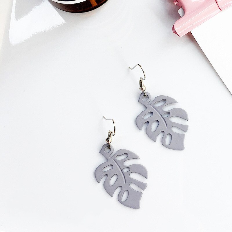 Hollow Monstera Leaf Oorbellen Vrouwen Acryl Tropische Plant Leuke Oorbellen Beach Party Girl Bohemian Sieraden: gray