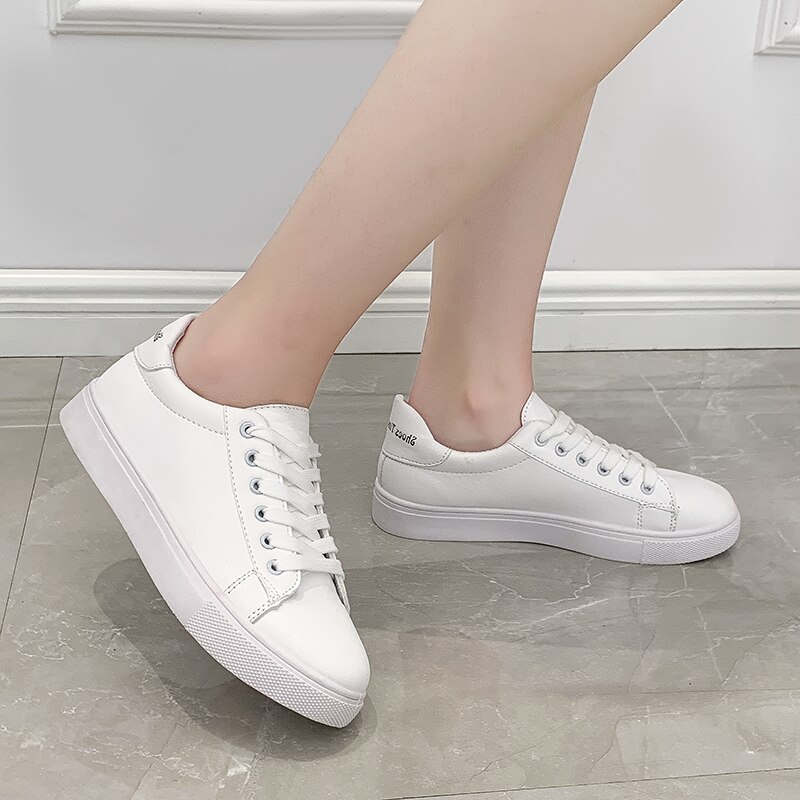 Goedkope damesschoenen witte schoenen dames lente wilde platte band casual schoenen sneakers enkele schoenen dames student