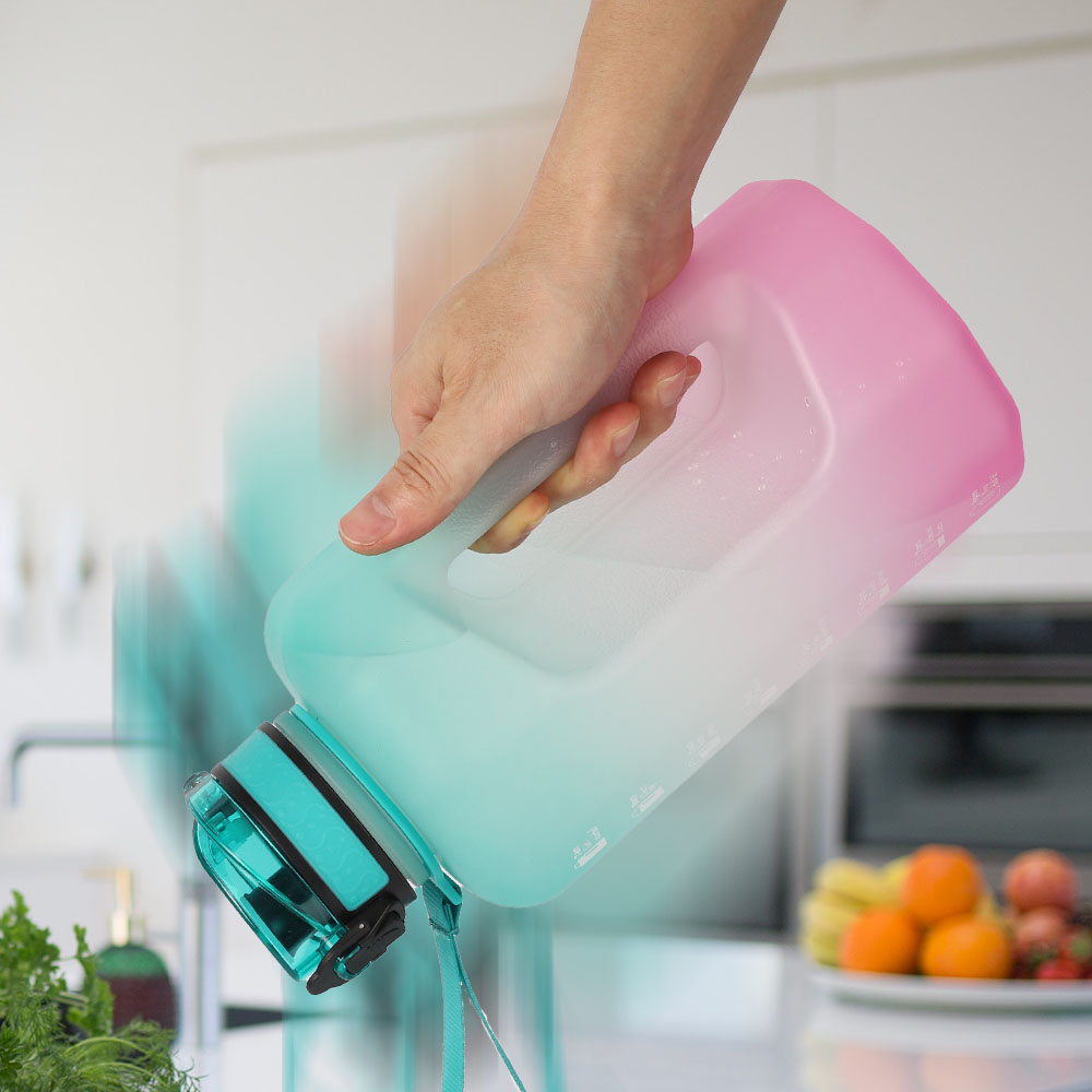 Grote waterfles 2,2 liter met handvat Tijdmarkering, rietje lekvrij halve gallon grote capaciteit enorme kruik voor training gym fitness
