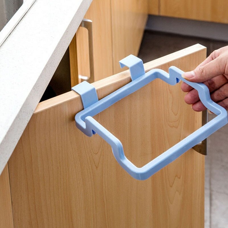 Utensilios de cocina de gabinete de basura en la puerta estante de bolsa colgante titular armario puerta basura estante de accesorios de cocina herramientas de cocina D