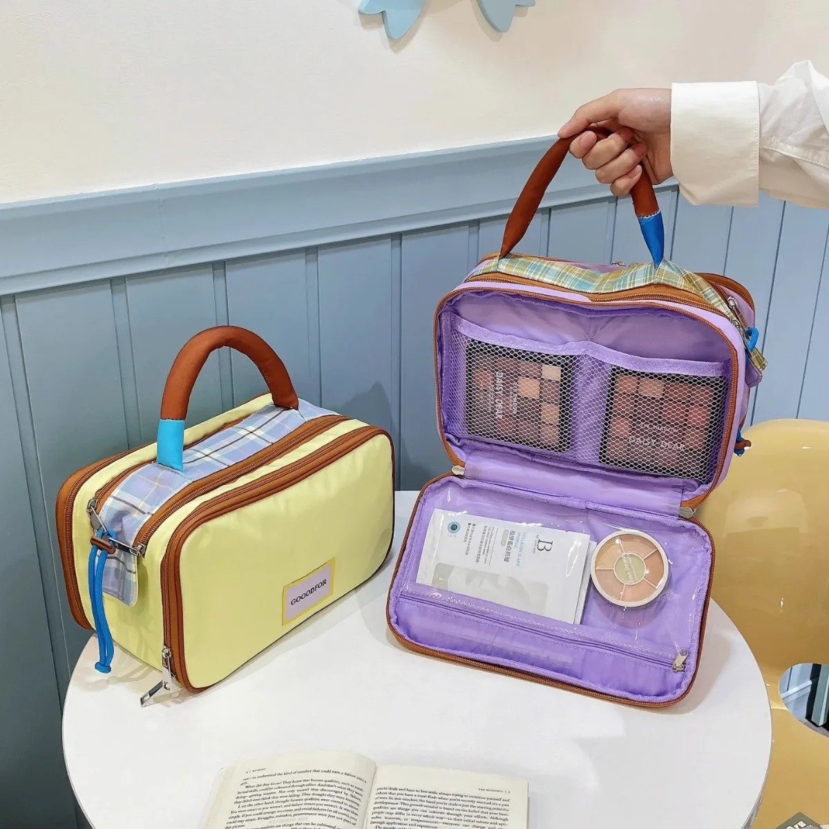 Makeup Bag With High-end Contrast Color Hand-held Makeup Bag Large Capacity Oxford Cloth Toiletry Bag Cosmetic Toiletry Bag