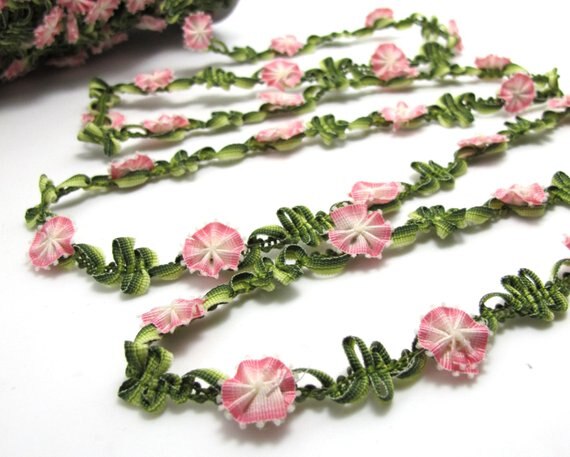 Ruban rococo tissé de 2 mètres avec boutons de fleurs roses | ruban floral décoratif | matériel de scrapbooking | vêtements | décor
