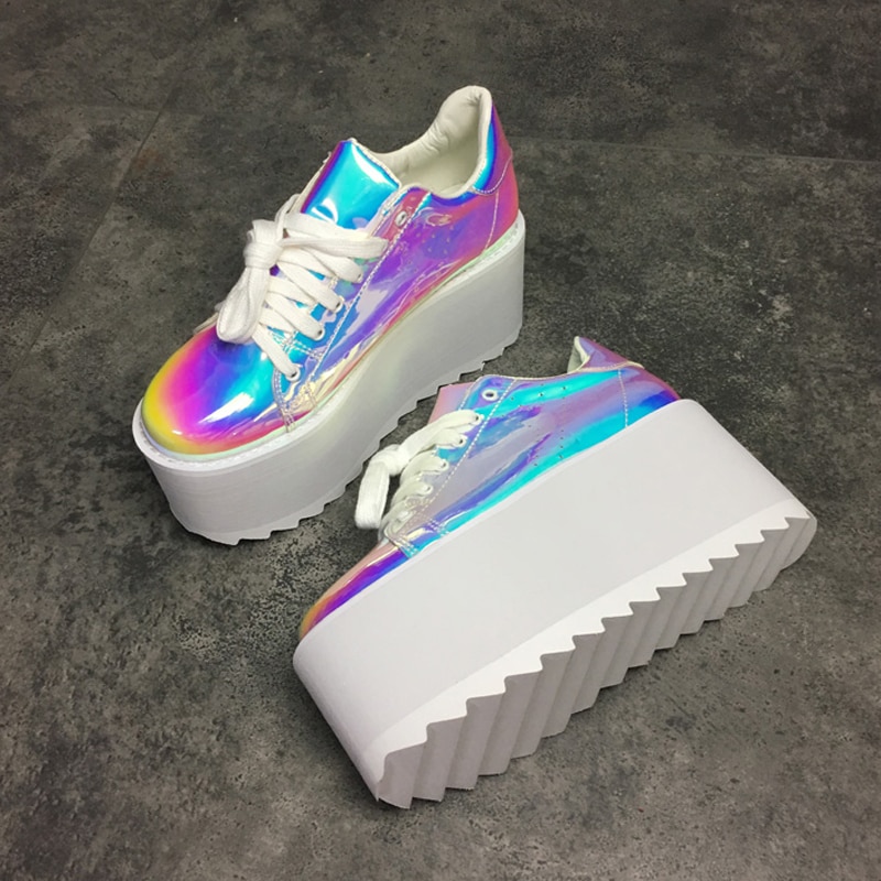 Chaussures pour femmes classique à lacets plate-forme compensée Harajuku chaussures haute plate-forme Creepers Style Punk chaussures décontractées pour femmes