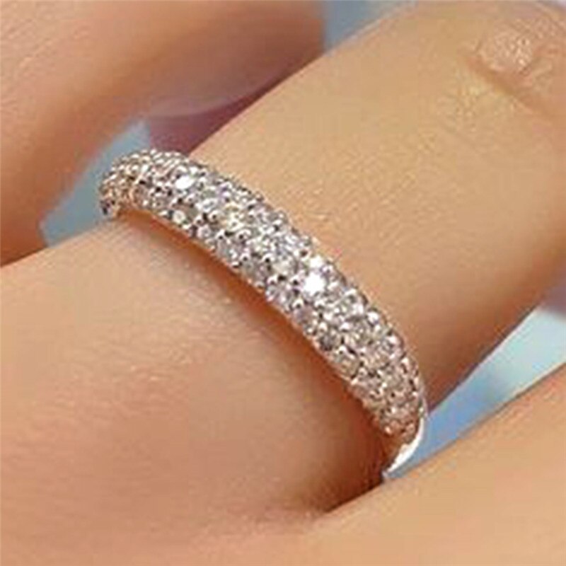Huitan Minimalistische Bruiloft Ringen Voor Vrouwen Zilver Kleur Band Met Witte Cz Steen Goede Mode Veelzijdige Vrouwelijke Sieraden