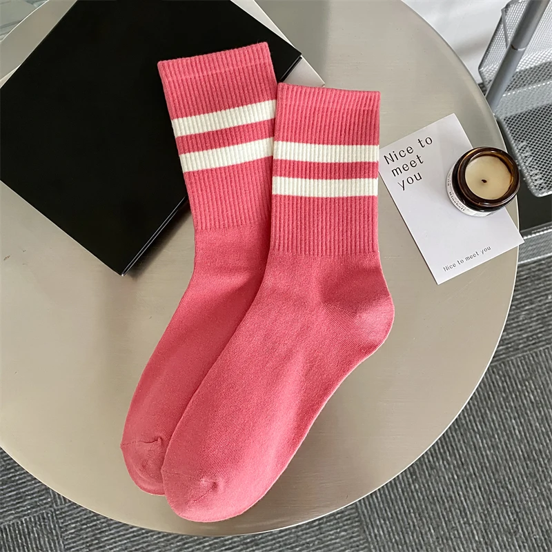 Femmes chaussettes japonaise automne nouvelle nouveauté couleur bonbon sport équipage chaussettes pour filles Style Preppy rayé chaussettes décontracté: Rose