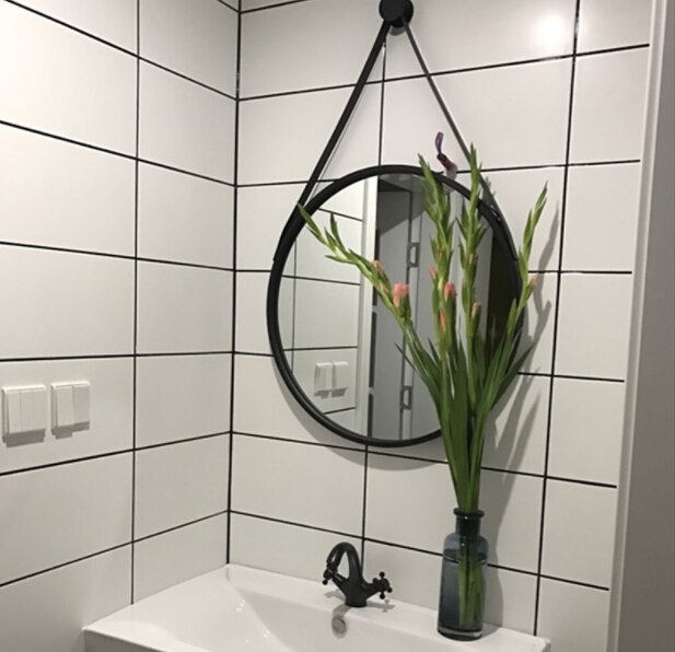 Iron Wall Hanging Personality Round Mirror Bathroom Mirror Simple Bathroom Decoration Vanity Mirror Q424: Black 30 cm