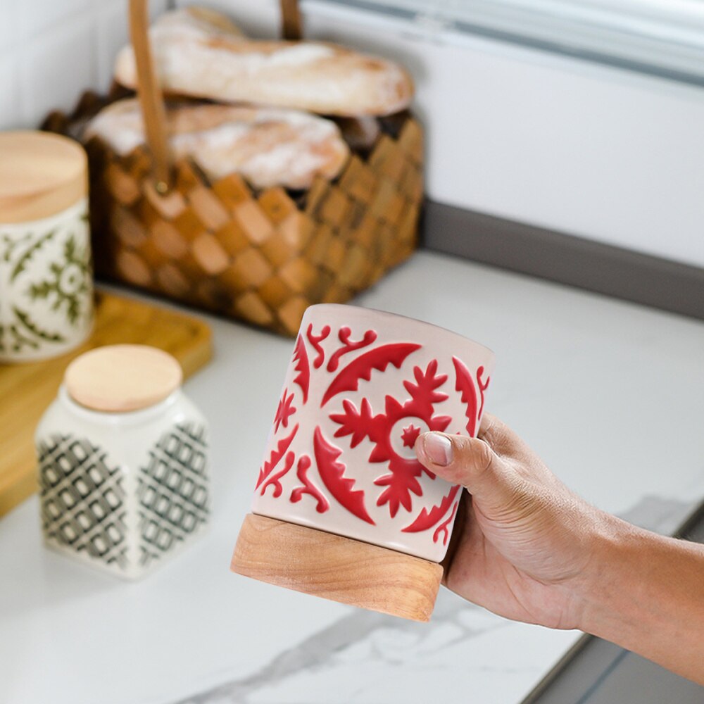 Ceramic Grain Canister Food Kitchen Sealed Storage Container Empty Storage Jar Dried Fruit Jar with Wooden Lid (Red)